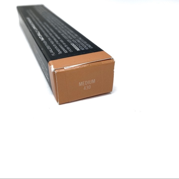 Salma Hayek Nuance Luminous Concealer: Medium #430 - Picture 5 of 6